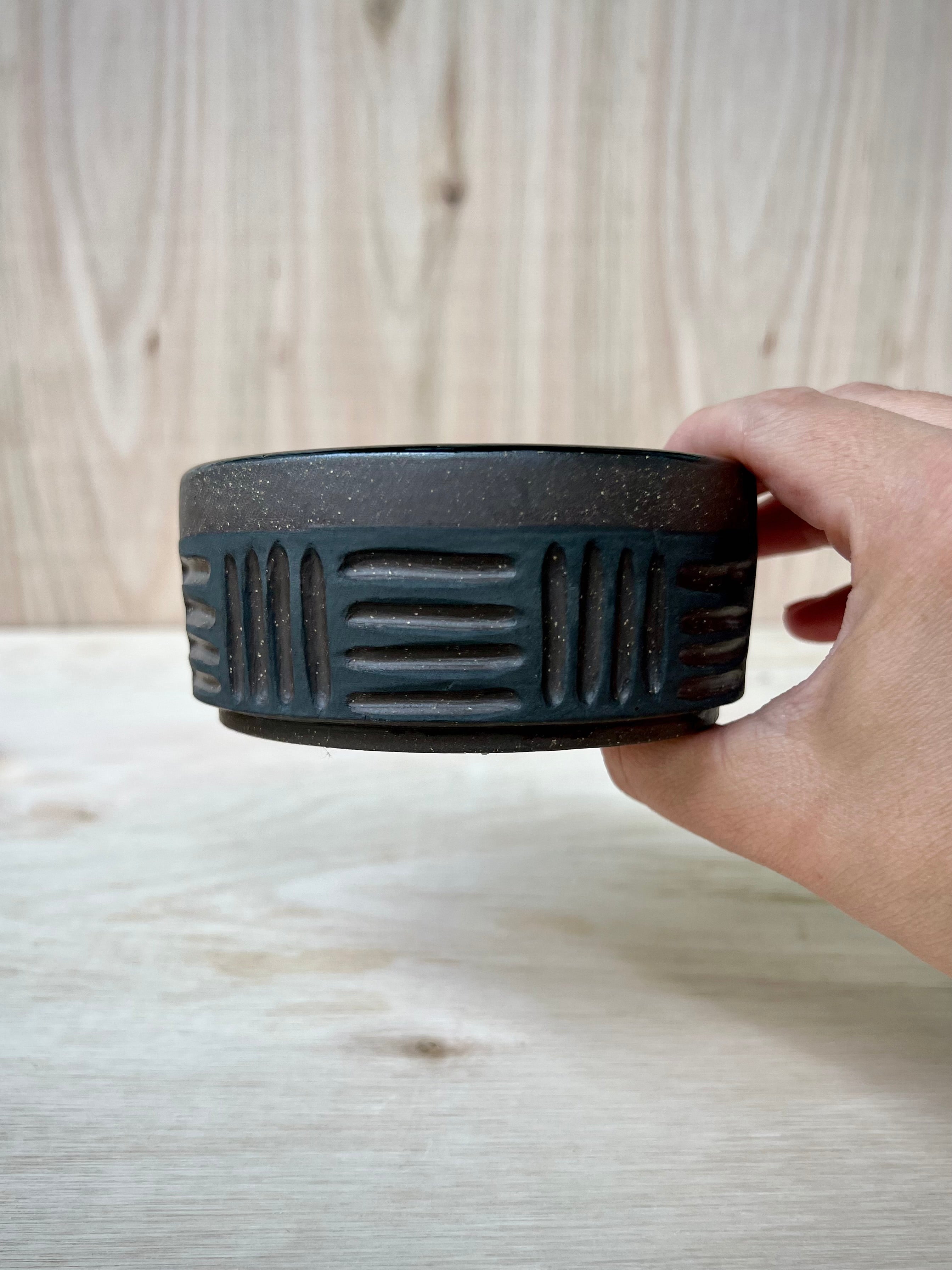 Black Lines Grounding Bowl